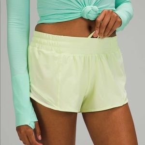*RARE* Lululemon Hotty Hot Shorts- Crispin Green 💚💛